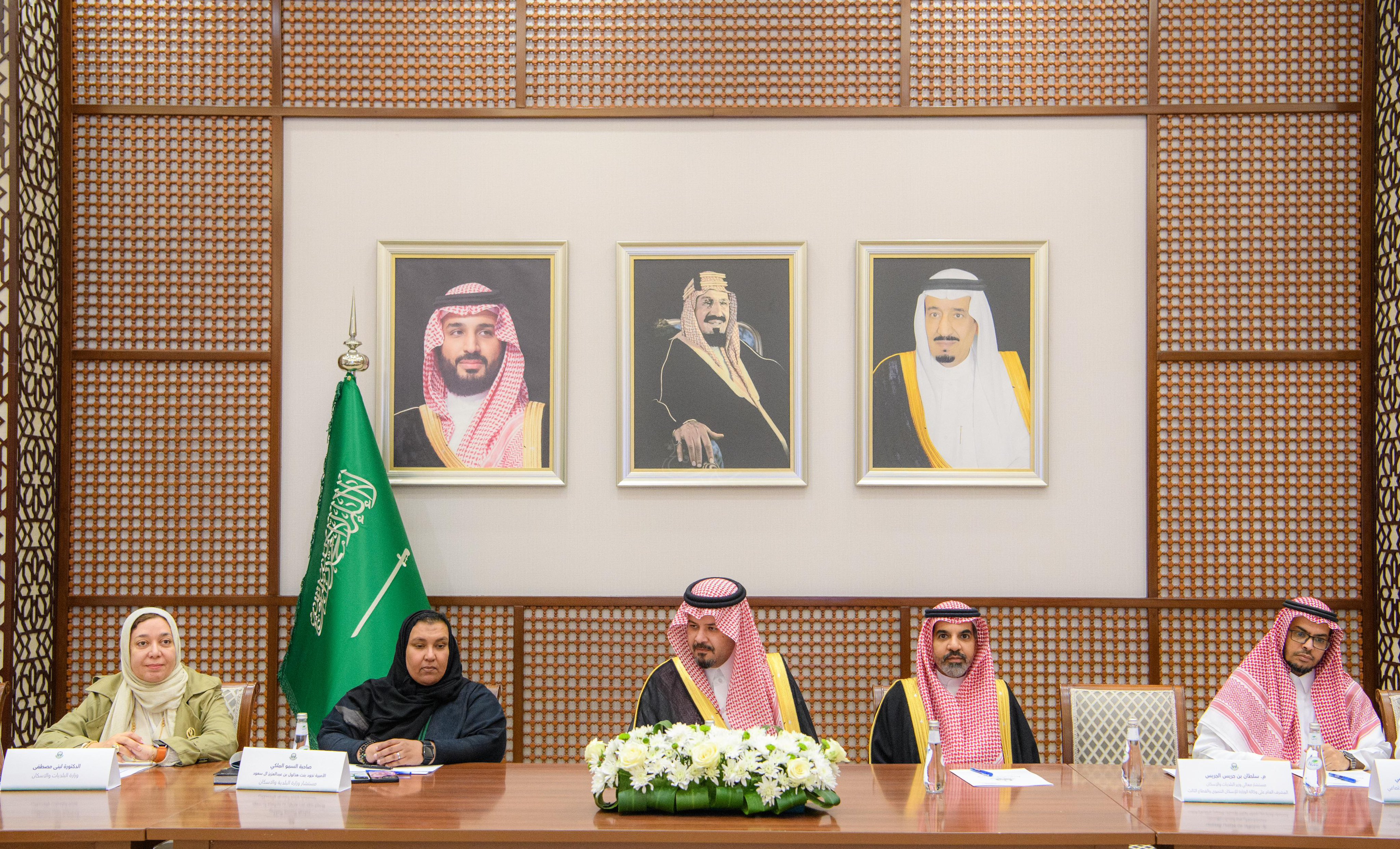 أمير المدينة المنورة يرعى ورشة عمل تنفيذية لبحث وابتكار حلول عملية لتغطية الاحتياجات السكنية