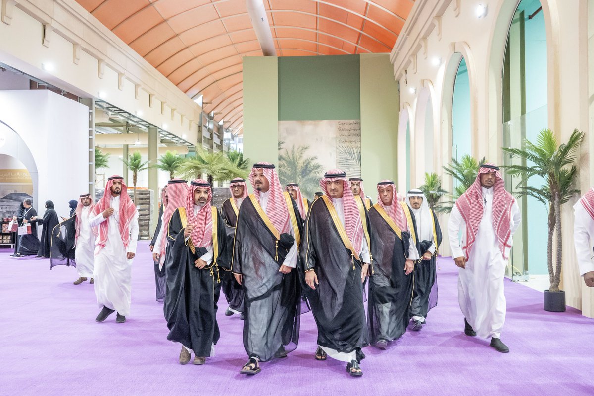  أمير منطقة المدينة المنورة يُدشِّن سوق التمور المركزي ويرعى ملتقى "ذات نخل" للتمور الفاخرة