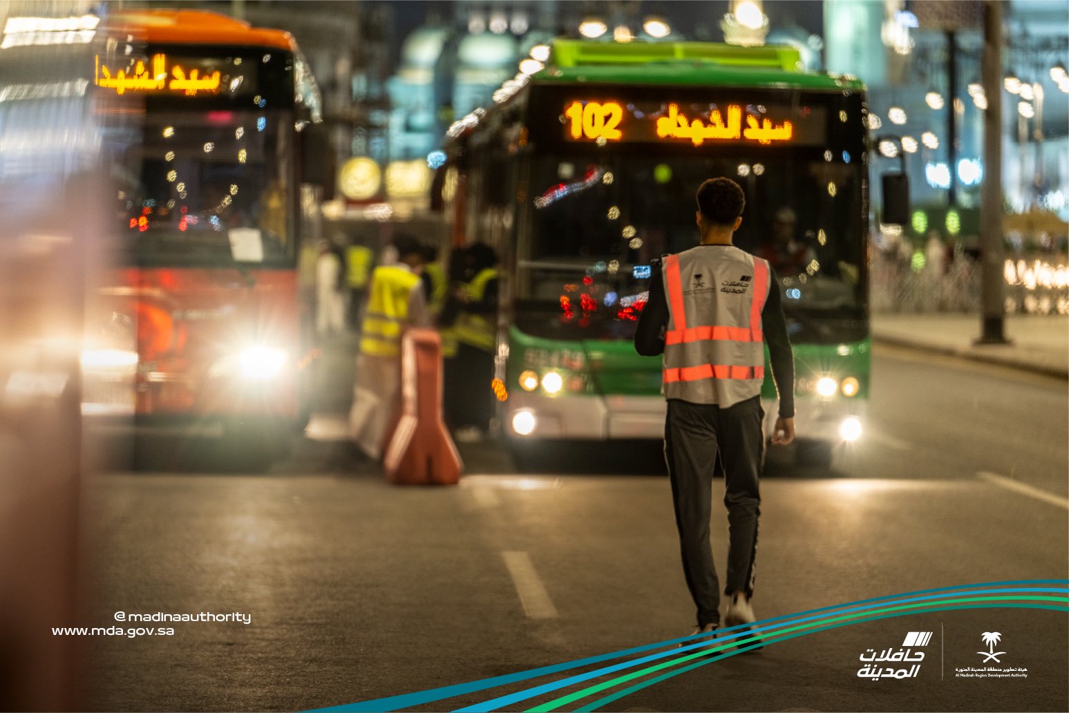 حافلات "النقل الترددي" تعزّز انسيابية وصول المصلين إلى المسجد النبوي ليلة الـ 29 من رمضان