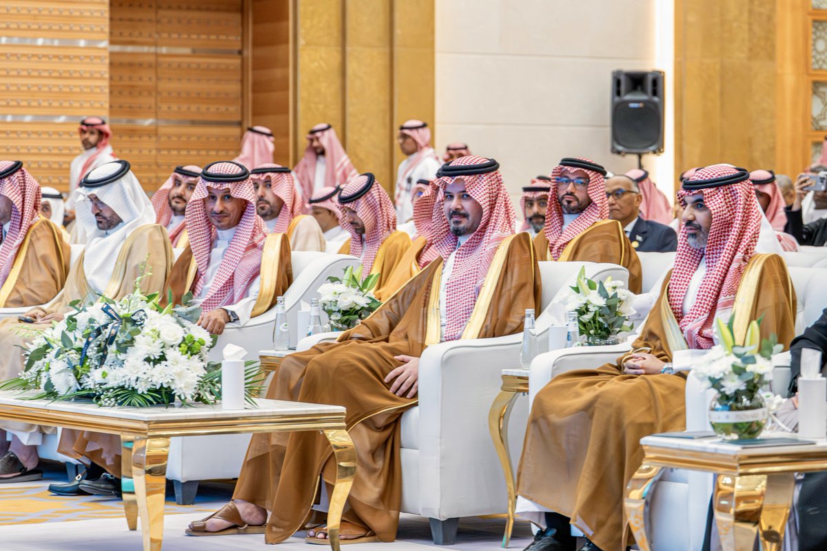 أمير المدينة المنورة يرعى ورشة عمل تنمية المحتوى المحلي للقطاع السياحي بحضور وزير السياحة